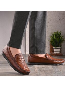 Valentino - Men Premium Leather Textured Penny Loafers