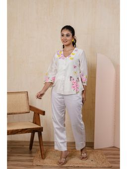 Mangalmay By Aastha - V-Neck Floral White Co-Ord Set