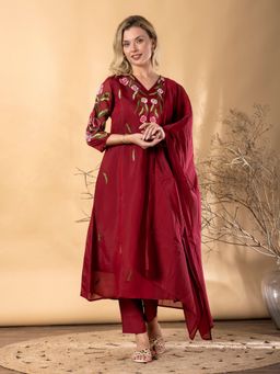 Readiprint - Women Maroon Chanderi Silk Floral V-Neck Kurta with Pant and Dupatta