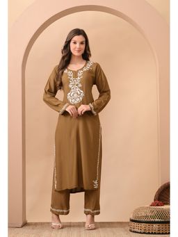 SYRISH - Women Floral Rayon Kurta with Pant
