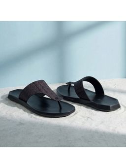 Mochi - Men Maroon Casual Sandals