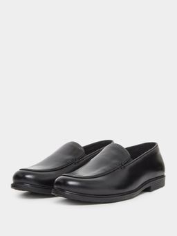 Styli - Men Black Textured Round Toe Slip On Loafers