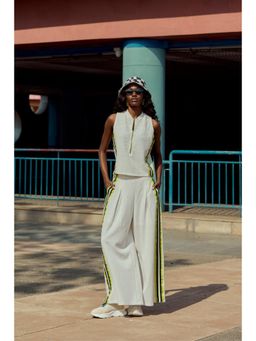 Muvazo - White Velocity Luxe Top