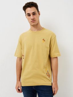 Spykar - Men Yellow Loose Fit Solid Half Sleeve Casual T-Shirt