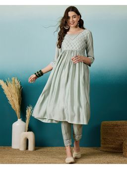 KVS FAB - Women Embroidered Silk Blend Green Kurta with Pant