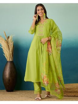 KVS FAB - Women Embroidered Silk Blend Green Kurta with Pant and Dupatta