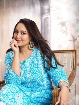 House of Chikankari - Aidah Chikankari Mulmul Straight Kurta -Turquoise Blue