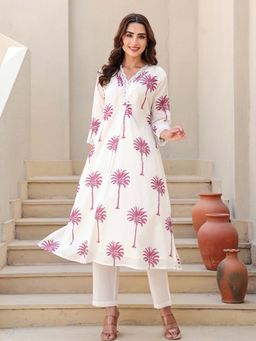 Label Madhuri Thakkar - Ivory Floral V-Neck Kurta With Pant