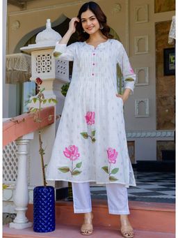 Label Madhuri Thakkar - White Floral Round Neck Kurta With Pant