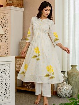 Label Madhuri Thakkar - Yellow Floral Mandarin Neck Kurta With Pant
