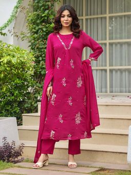 Label Madhuri Thakkar - Pink Embroidered Round Neck Kurta Pant With Dupatta