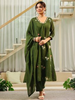 Label Madhuri Thakkar - Olive Embroidered V-Neck Kurta Pant With Dupatta