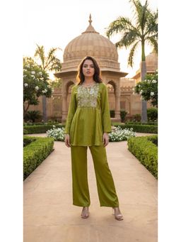WOOMN - Green Rayon Gajji Silk Floral Embroidered Motif Co-Ord Set
