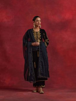 SHAABA CLOTHING - Black Velvet Gota Embroidered Black Kurta With Velvet Pant (Set of 2)