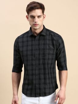 SHOWOFF - Men Spread Collar Black Slim Fit Checked Shirt