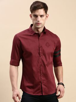 SHOWOFF - Men Spread Collar Maroon Slim Fit Solid Shirt