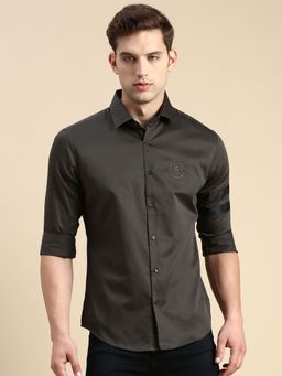 SHOWOFF - Men Spread Collar Olive Slim Fit Solid Shirt