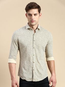 SHOWOFFFF - Men Spread Collar Beige Slim Fit Printed Shirt