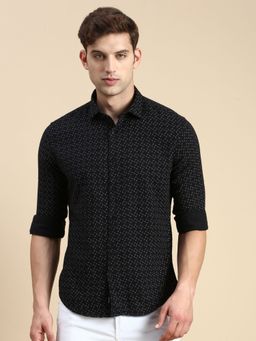 SHOWOFF - Men Spread Collar Black Slim Fit Printed Shirt