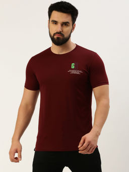 SHOWOFFFF - Men Round Neck Short Sleeves Typography Burgundy Slim Fit T-Shirt