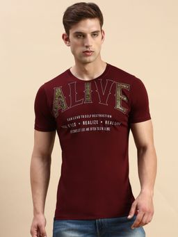 SHOWOFF - Men Round Neck Short Sleeves Typography Burgundy Slim Fit T-Shirt