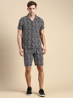 SHOWOFFFF - Men Short Sleeves Printed Black Co-Ords (Set of 2)
