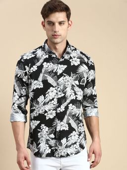 SHOWOFF - Men Spread Collar Black Slim Fit Printed Shirt
