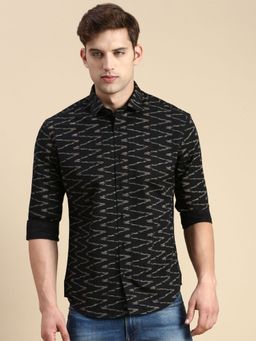 SHOWOFF - Men Spread Collar Black Slim Fit Printed Shirt