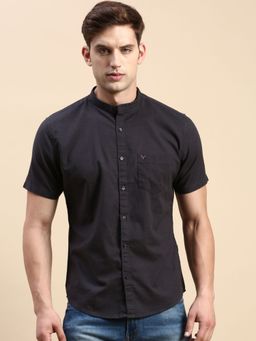SHOWOFF - Men Mandarin Collar Black Slim Fit Solid Shirt