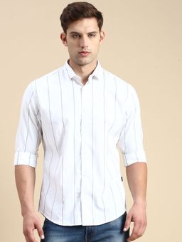 SHOWOFFFF - Men Spread Collar White Slim Fit Striped Shirt