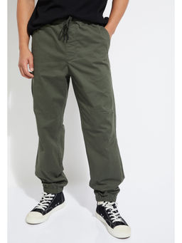max - Men Green Solid Jogger