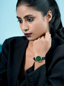 Sylvi - 2411 Green Velveteen Analog Watch for Women (M)