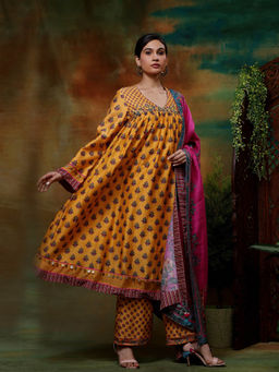 SAMVRIH - Yellow Swarn Boota Kurta with Pant and Dupatta (Set of 3)