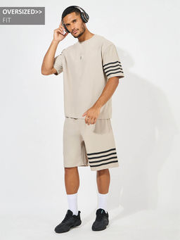 Styli - Men Grey Oversized Stretch Pique Knit Tee with Hem Striped Shorts (Set of 2)