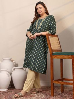 Extra love by Libas - Green Pull On Three Fourth Sleeves Straight Kurta