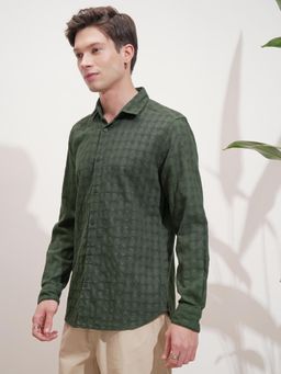 HIGHLANDER - Men Green Dobby Textured Solid Casual Slim Fit Shirt