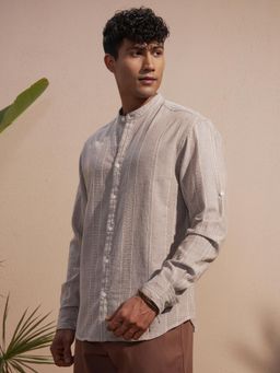 HIGHLANDER - Men Brown Dobby Striped Mandarin Collar Rollup Sleeve Relaxed Fit Shirt