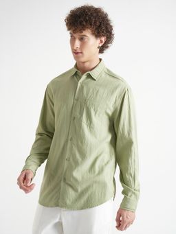HIGHLANDER - Men Green Solid Relaxed Shirt
