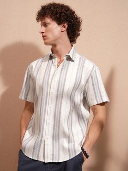HIGHLANDER - Men White & Brown Mini Waffle Dobby Striped Relaxed Shirt
