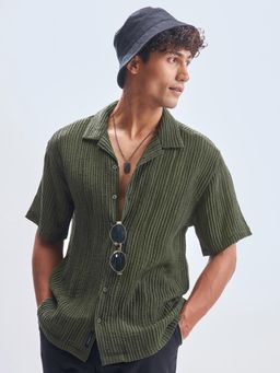 HIGHLANDER - Men Olive Pleated Textured Cuban Collar Relaxed Shirt