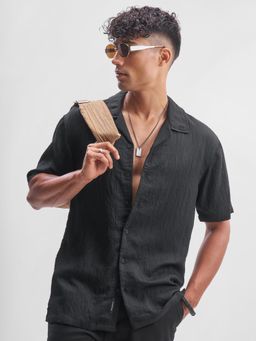 HIGHLANDER - Men Black Jacquard Seersucker Textured Cuban Collar Relaxed Shirt