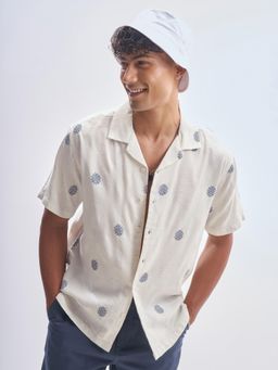 HIGHLANDER - Men Cream Blue Self Design Cuban Collar Relaxed Shirt