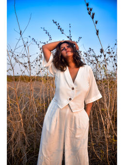 WHY SO BLUE - Women White Solid Lana Top