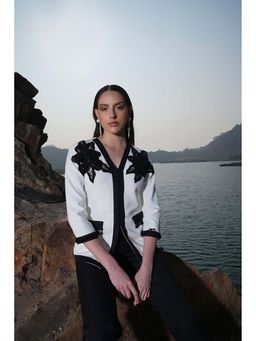 Label Iris - Ivory and Black Beaded Flower Blazer
