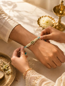 Niska - Handmade Emerald Green Centerpiece Pearl Rakhi