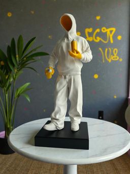 Sun Mun Decors - Hollow Man Spray Figurine