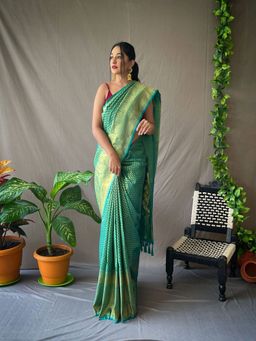 EXCLUSIVA - Green Kanjivaram Saree with Unstitched Blouse