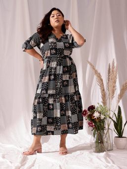 CURVY STREET - Black V Neck Midi Dress