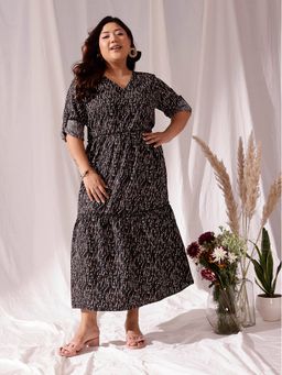 CURVY STREET - Black V Neck Midi Dress