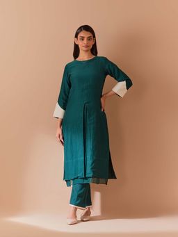 Priya Chaudhary - Green Soft Chanderi Kurta with Pant (Set of 2)